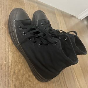 Converse  allstar black sneakers women’s US8